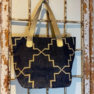 Viajera Designs Snowflake Medium Tote Leather Bottom 18 x 11 x7